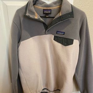 Woman’s small, Gray and cream Patagonia 1/4 Zip
